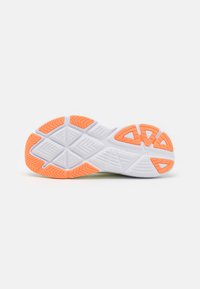 Saucony GUIDE 17 - Scarpe da corsa su strada - white/black