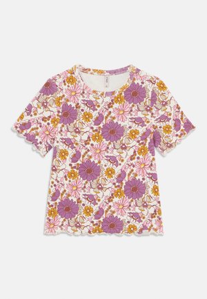 T-shirt de manga curta com padrão floral, apresentando uma textura ribbed, fundo creme e flores multicoloridas em tons de roxo e amarelo com bordas onduladas.