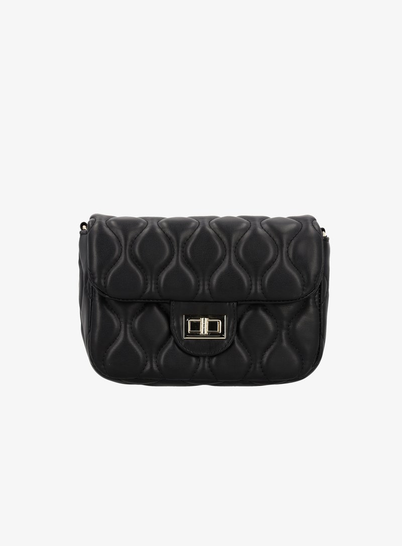 Bolso de mano de piel acolchada negra con forma rectangular, que presenta un cierre en tono dorado y un patrón de olas texturizado en el exterior.