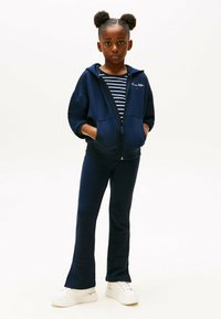 Tommy Hilfiger - VARSIT FLARED - Pantalones - navy blue Imagen en miniatura 1