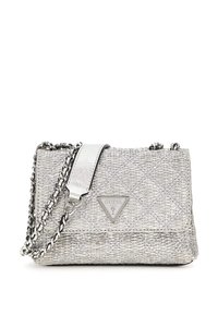 Borsa a tracolla intrecciata argento con catena, caratterizzata da una targa metallica triangolare e una superficie testurizzata. Forma rettangolare compatta.