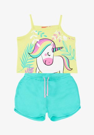 Gul tanktop med enhjørningtryk og bladdesign, parret med lyseblå shorts med snor. I bomuldsmateriale, afslappet stil.