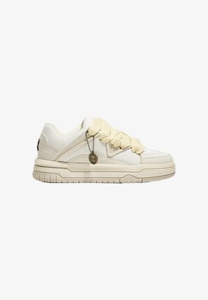 ONE PIECE WITH KEYRING - Sneakers basse - white