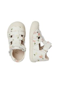 Witte kinderschoenen met bloemenprint, voorzien van een gesloten neus, verstelbare band en uitsnijdingen voor ademend vermogen. Rubberen zool.