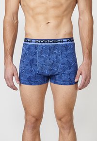 Blaue Boxershorts mit geometrischem Muster in Schwarz, weichem Bund mit "KOROSHI"-Logo und enger Passform. Aus einem flexiblen Stoff gefertigt.