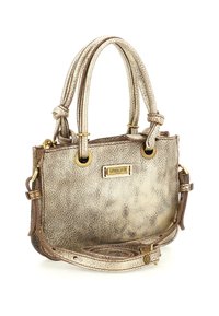 Piccola borsa color beige metallico con due manici, tracolla regolabile e placca dorata del marchio al centro anteriore.