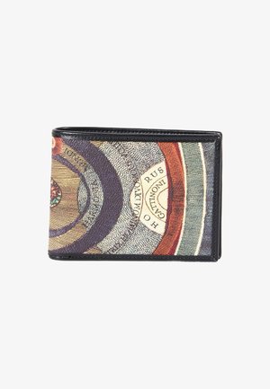 Billetera bifold de cuero con un patrón circular colorido, que presenta diversas texturas y acentos en tonos de marrón, rojo y azul.