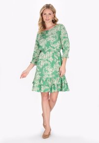 usha Nappali ruha - green white