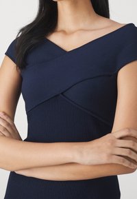 MICHAEL Michael Kors Fodralklänning - blue