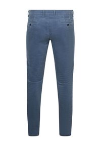 Slim-fit blauwe corduroy broek voor heren met riemlussen, twee achterzakken met knoop, gezien van achteren.