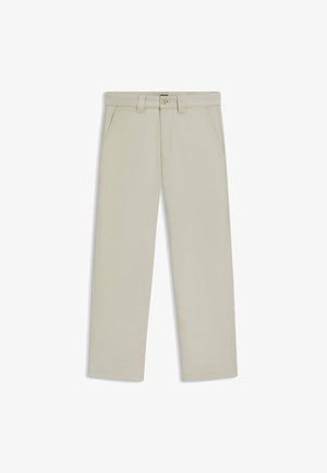 Beige broek met een straight-leg ontwerp, voorzien van voorzakken, een knoopsluiting en een soepele textuur. Eenvoudige, schone stikdetails.