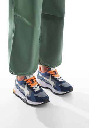 BREEZE - Sneakers laag - marineblau