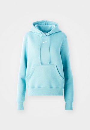 Hoodie Nike bleu clair avec une poche kangourou à l'avant, des cordons de serrage au niveau de la capuche et un logo swoosh blanc sur la poitrine. Matière douce en mélange de coton.