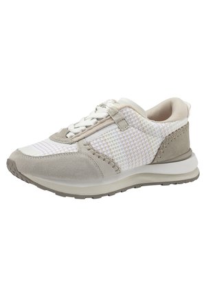 Chaussure de sport légère en gris clair et crème, avec une tige en maille, des accents en daim, des détails texturés et une semelle rembourrée.