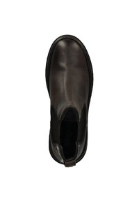 Stivale Chelsea in pelle marrone con pannelli laterali in elastico, punta arrotondata e superficie testurizzata. Finitura liscia con suola slim e resistente.