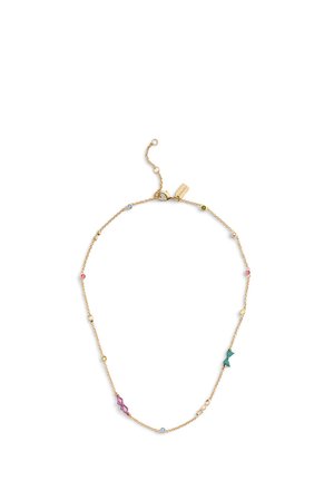 Collier chaîne en or avec perles colorées. Comprend des accents bleus, verts, roses et jaunes, avec des formes décoratives et une fermeture à pince de homard.