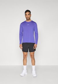 Salomon SHKOUT CORE TEE - Pikkade varrukatega topp - liberty
