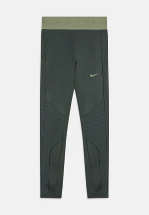 Leggings Nike Pro in verde oliva scuro, con un pannello testurizzato ai lati, vita elastica e un piccolo logo in verde chiaro.