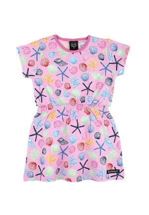 Vestido rosa de manga corta para niño con patrón colorido de temática marina de estrellas de mar, conchas y coral, cintura elástica y etiqueta Villervalla.
