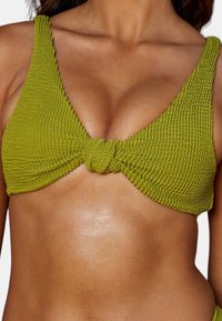 SCRUNCH KNOT - Bikinitop - olive