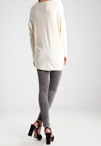 VILA Stickad tröja - off-white