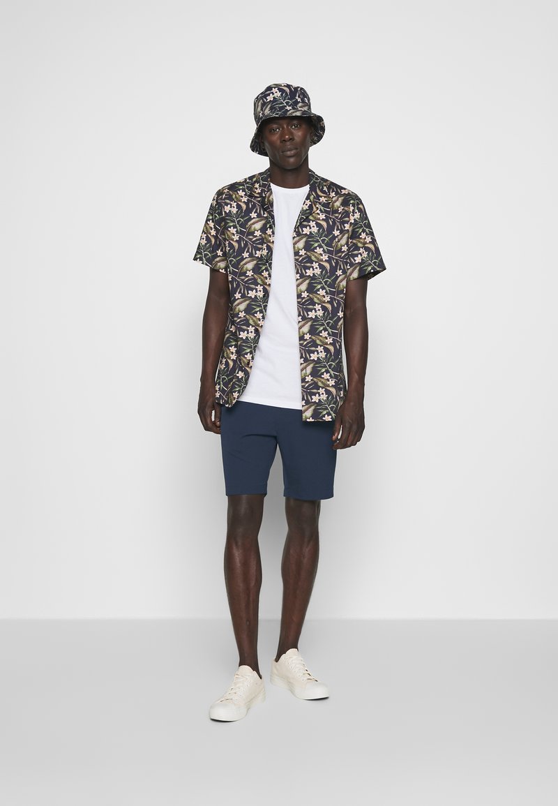 Herren Chino Shorts | Les Deux COMO LIGHT Shorts dark navy/dunkelblau - DT91093 Herren Chino Shorts | Les Deux COMO LIGHT Shorts dark navy/dunkelblau - DT91093