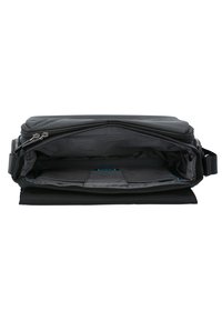 Borsa a tracolla nera con chiusura a zip, interno spazioso, multiple tasche e un'esterno testurizzato per garantire durata.