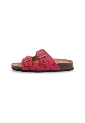 Sandale mule rose avec deux brides réglables à boucle et motifs de cœurs rouges, dotée d’une semelle en liège et d’une semelle noire.