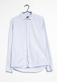 Camicia a maniche lunghe azzurro chiaro in cotone, con chiusura a bottoni sul davanti, colletto e orlo curvo con un motivo testurizzato su tutta la superficie.