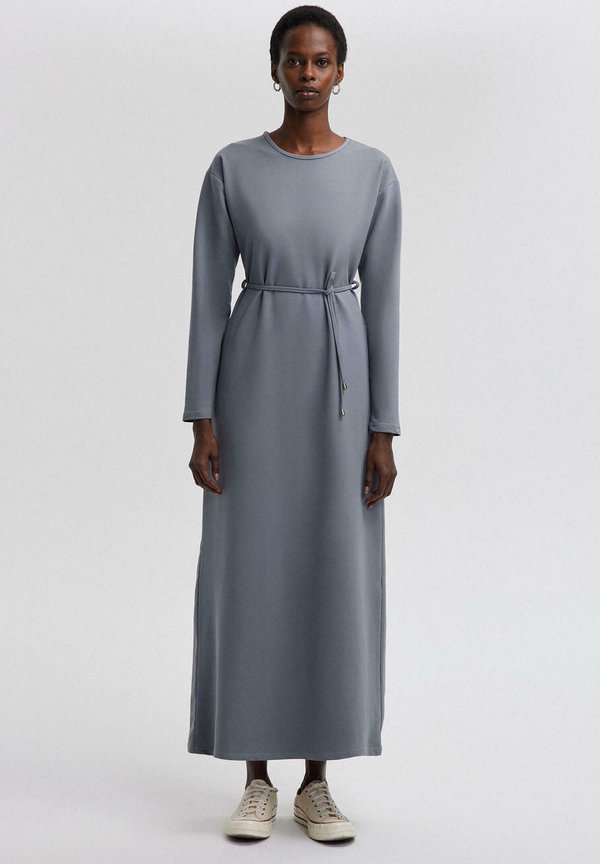 WITH BELTED  - Maxikleid