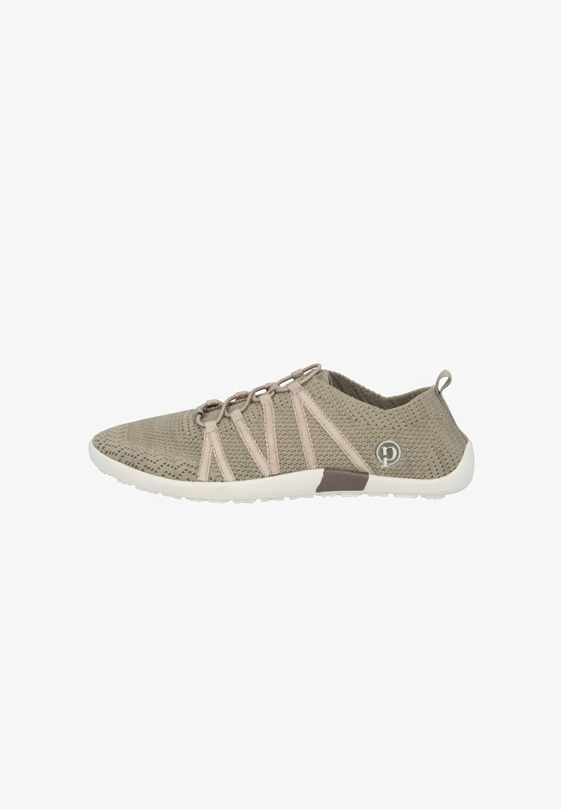 Letvægt grå strik sneakers med pink elastiske bånd, en hvid sål og et logo accent. Åben design for åndbarhed og komfort.