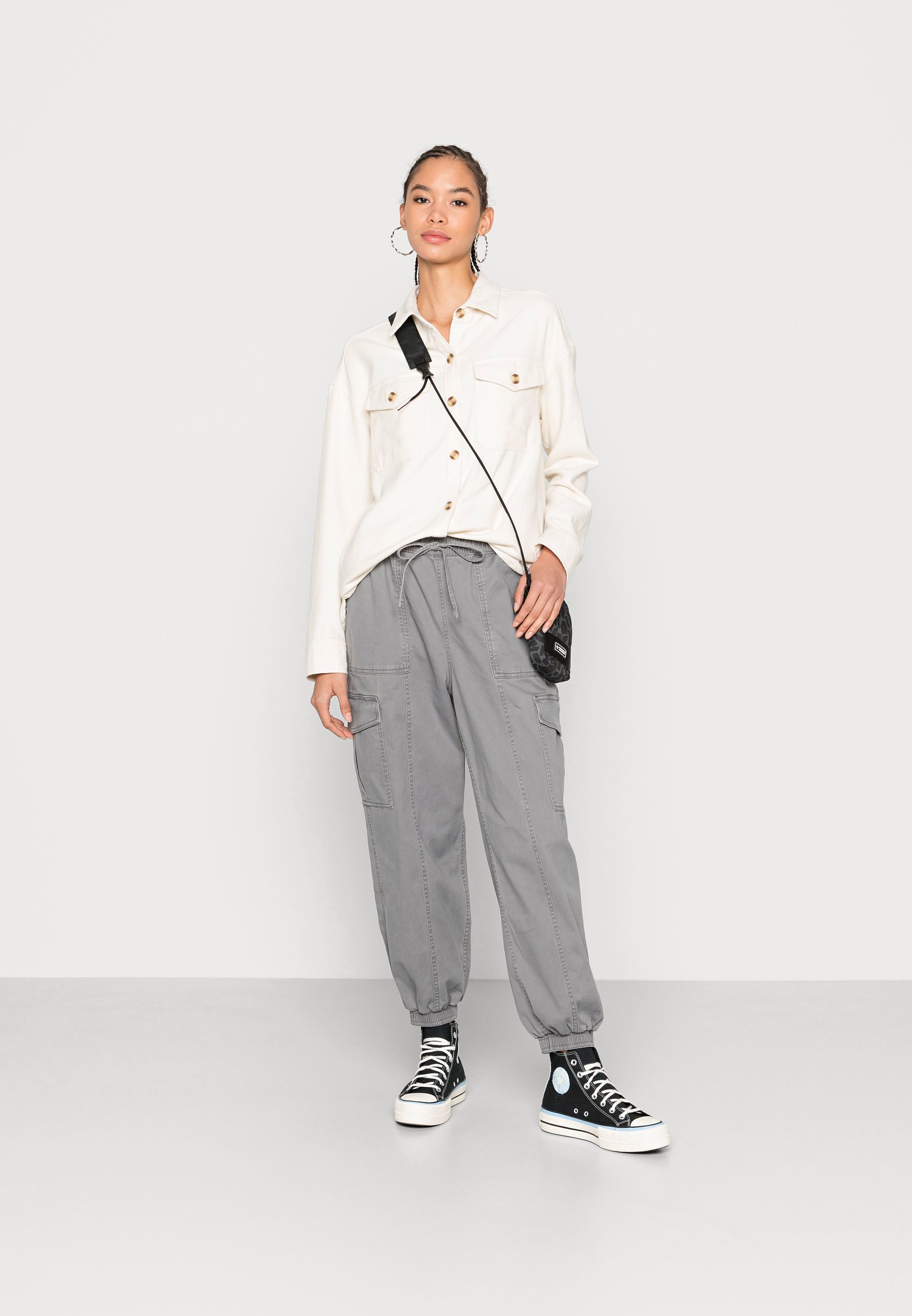 hollister cargo trousers