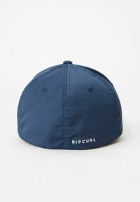 Donkerblauwe pet met een ronde vorm, gemaakt van gestructureerde stof. Heeft een wit "RIPCURL" logo aan de zijkant en kleine ventilatiegaten.