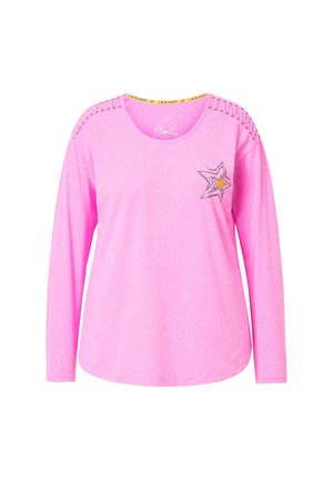 Chemise à manches longues rose en tissu doux, avec un col en scoop, des coutures décoratives sur les épaules et un graphique d'étoile sur le devant.
