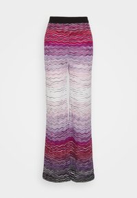 Pantalon à jambes larges avec un motif en zigzag dans des dégradés de rouge, violet et blanc, avec une ceinture élastique noire.
