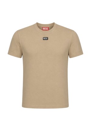 T-shirt beige a maniche corte con scollo rotondo e piccolo patch nero con il logo Diesel centrato sotto lo scollo.