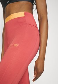 Puma FIRST MILE 7/8 - Tights - astro red