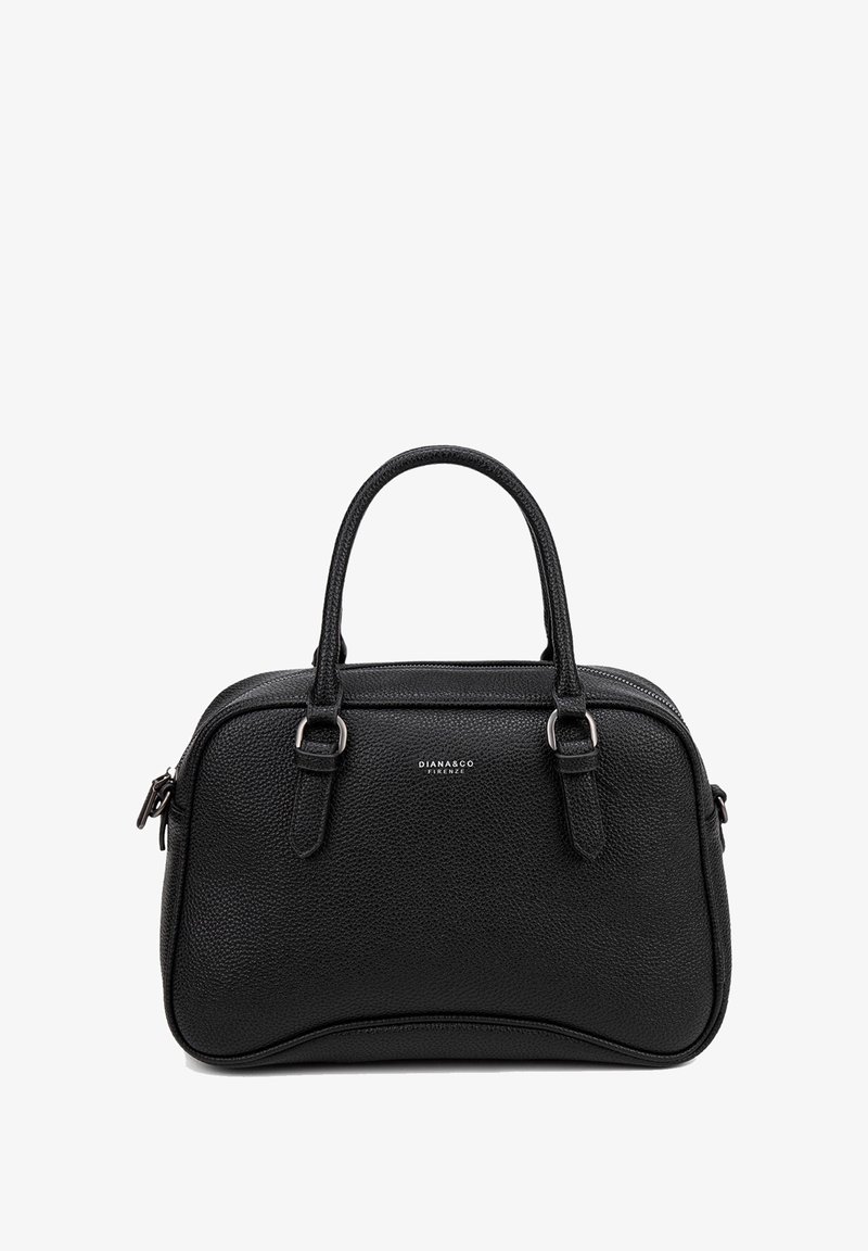 Zwarte leren handtas met een gestructureerd oppervlak, dubbele handvaten aan de bovenkant en een ritssluiting. Voorzien van metalen accenten en een logo aan de voorkant.