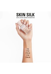 Makeup Revolution REVOLUTION SKIN SILK SERUM FOUNDATION - Fondotinta - f10.5