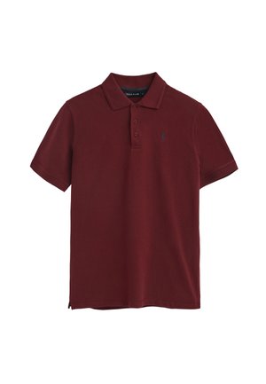 Polo shirt color bordeaux, tessuto in cotone, con patta a due bottoni, maniche corte, aperture laterali, logo ricamato sul petto, texture liscia.