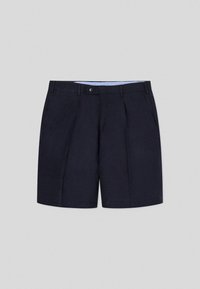 Pantaloni corti blu navy realizzati in tessuto testurizzato, con chiusura a bottone e pieghe, e un motivo a righe sulla cintura interna.