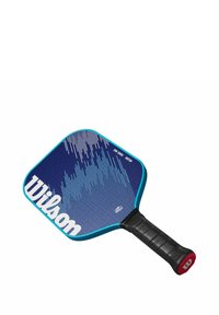 Paddle da pickleball con faccia a motivo blu, manico di presa nera e marchio Wilson sulla faccia e sul cappuccio del manico.