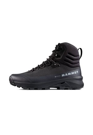 Schwarzer hoher Wanderschuh mit Gore-Tex, dicker Sohle, Hakenösen und Mammut-Logo an der Seite.