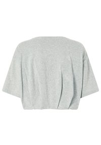 T-shirt grigia corta con maniche corte, realizzata in materiale morbido, dotata di scollatura rotonda e dettagli di pieghe sottili sulla parte posteriore.