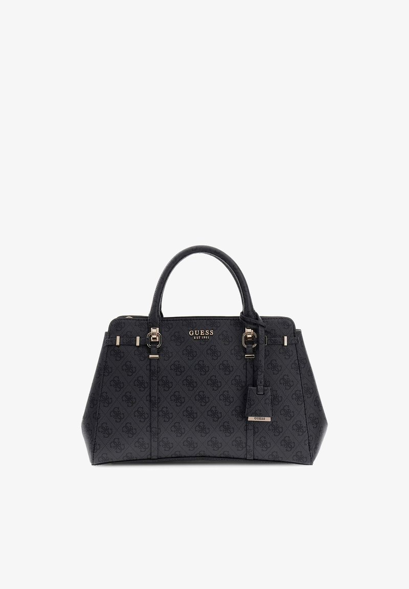 Sac à main noir Guess avec motif monogramme, double poignée, ferrures dorées et une petite étiquette attachée affichant le logo Guess.