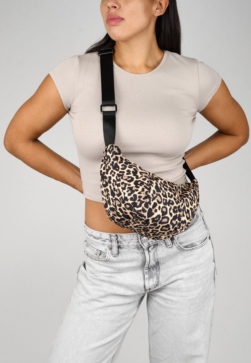 Bosanova MINI REDONDEADO CON CREMALLERA - Bandolera - leopardo