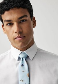 Next REGULAR FIT - Formálna košeľa - white light blue floral