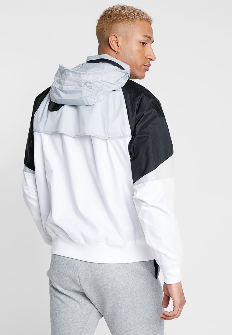 nike sportswear windrunner leichte jacke black white nike sportswear windrunner leichte jacke black white