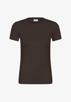 Jednoduché tmavě hnědé tričko s krátkým rukávem a kulatým výstřihem bez viditelných vzorů nebo log.