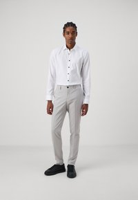 OLYMP No. Six SIX SUPER SLIM - Cămașă elegantă - weiss